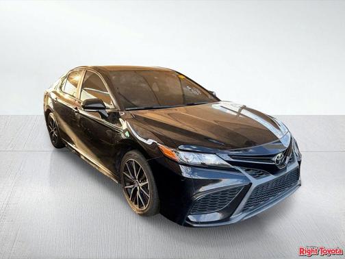 Midnight Black Metallic 2022 Toyota Camry SE