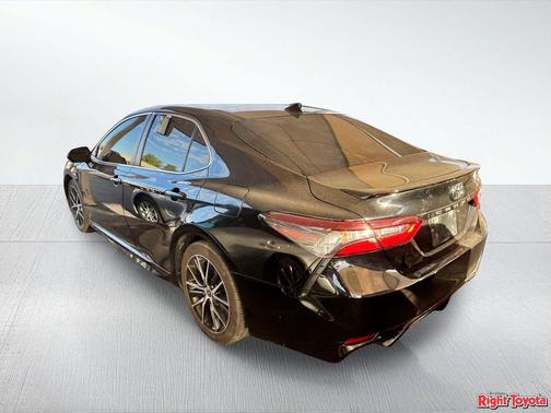Midnight Black Metallic 2022 Toyota Camry SE