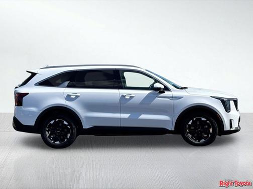 Glacial White Pearl 2024 Kia Sorento S