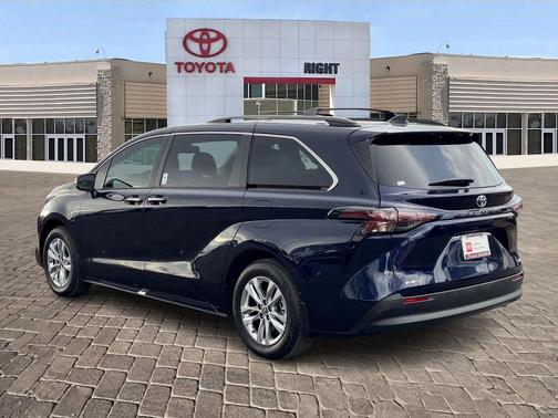 2025 Toyota Sienna XLE