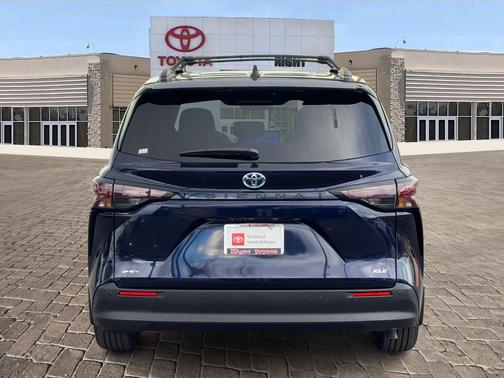 2025 Toyota Sienna XLE