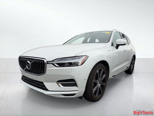Crystal White Pearl 2019 Volvo XC60 Recharge Plug-In Hybrid T8 Inscription