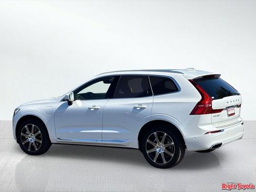 Crystal White Pearl 2019 Volvo XC60 Recharge Plug-In Hybrid T8 Inscription