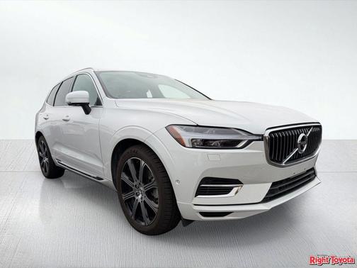 Crystal White Pearl 2019 Volvo XC60 Recharge Plug-In Hybrid T8 Inscription