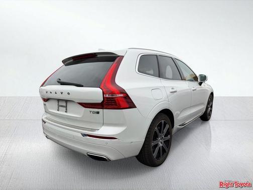 Crystal White Pearl 2019 Volvo XC60 Recharge Plug-In Hybrid T8 Inscription