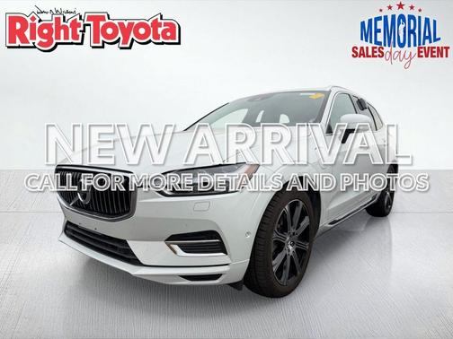 Crystal White Pearl 2019 Volvo XC60 Recharge Plug-In Hybrid T8 Inscription
