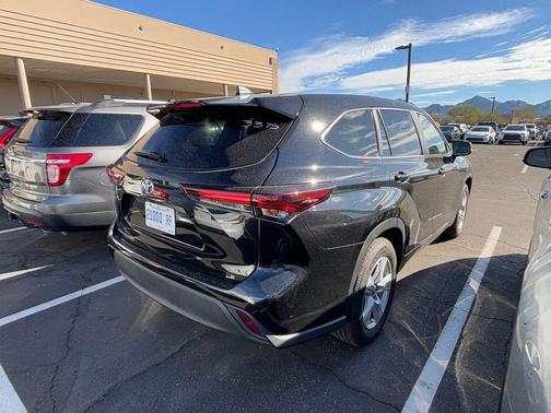 2025 Toyota Highlander LE