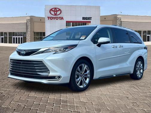 2022 Toyota Sienna Platinum 7 Passenger