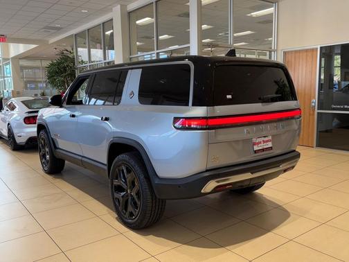 2023 Rivian R1S Adventure