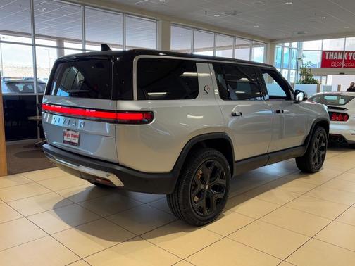2023 Rivian R1S Adventure