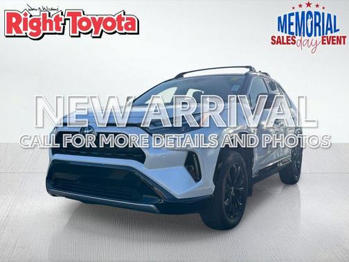 Wind Chill Pearl/Midnight Black Metallic 2024 Toyota RAV4 Hybrid SE