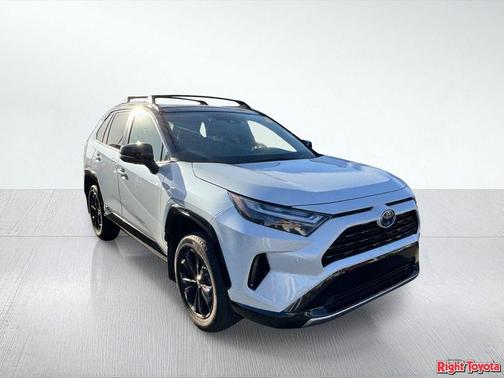 Wind Chill Pearl/Midnight Black Metallic 2024 Toyota RAV4 Hybrid SE