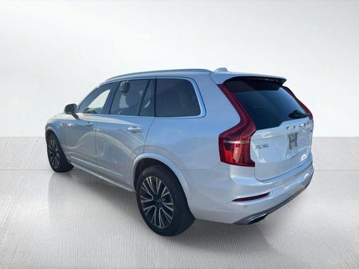 2020 Volvo XC90 T6 Momentum