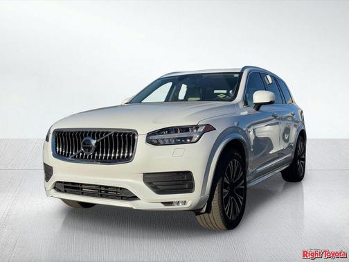 2020 Volvo XC90 T6 Momentum