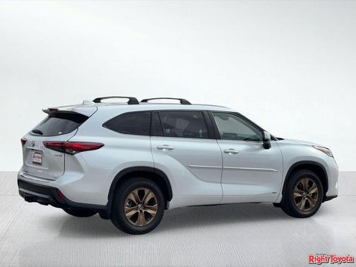 2023 Toyota Highlander Hybrid XLE
