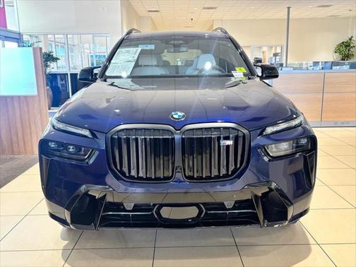 2025 BMW X7 M60i