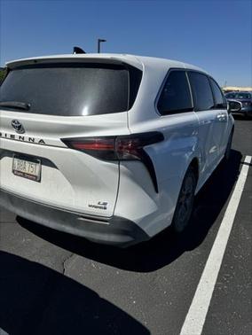 2021 Toyota Sienna LE