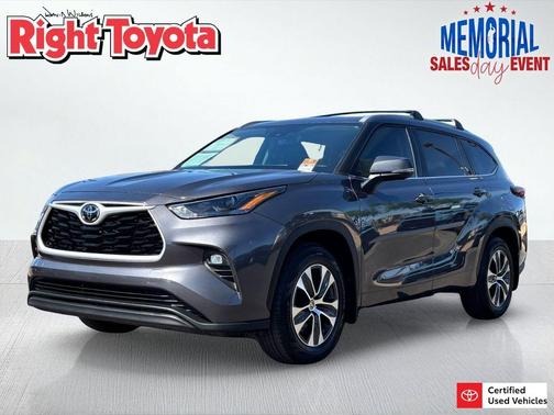Magnetic Gray Metallic 2024 Toyota Highlander XLE
