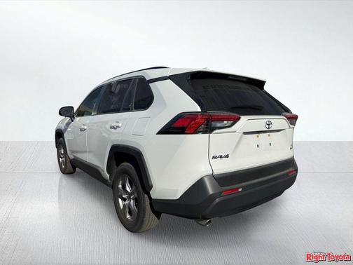 Ice Cap 2025 Toyota RAV4 Hybrid LE