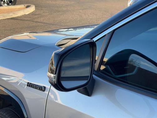 2020 Toyota RAV4 Hybrid SE