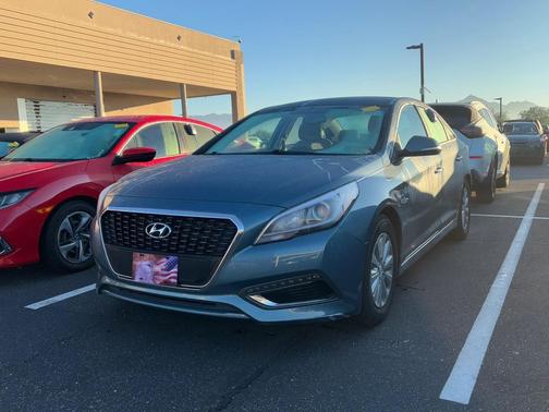 2016 Hyundai SONATA Hybrid SE