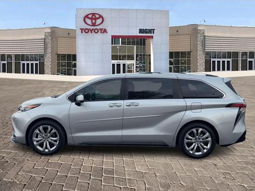 2022 Toyota Sienna Platinum