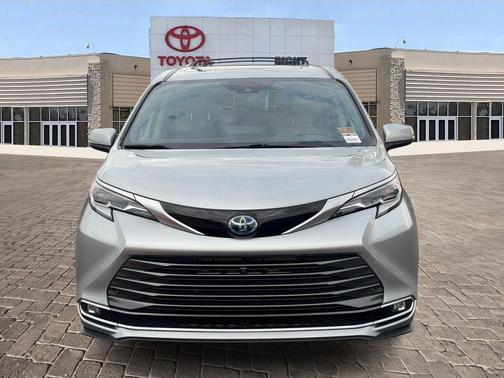 2022 Toyota Sienna Platinum