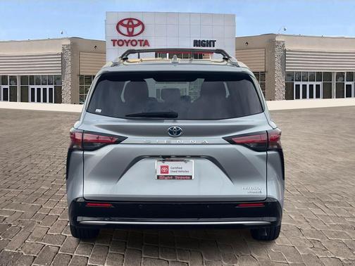 2022 Toyota Sienna Platinum