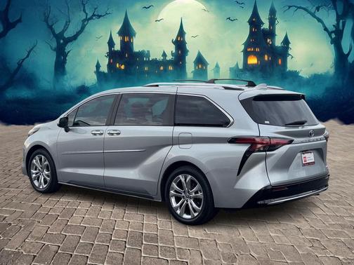 2022 Toyota Sienna Platinum 7 Passenger