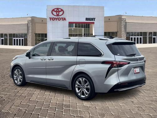 2022 Toyota Sienna Platinum