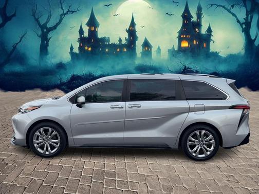 2022 Toyota Sienna Platinum 7 Passenger
