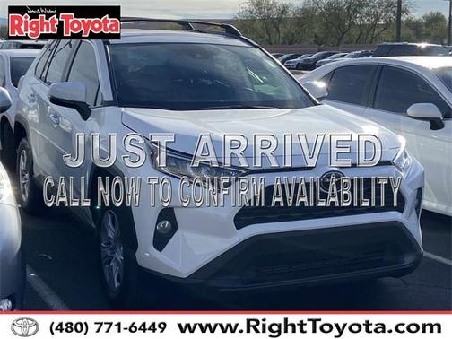 Photo 3 of 10 of 2020 Toyota RAV4 XLE
