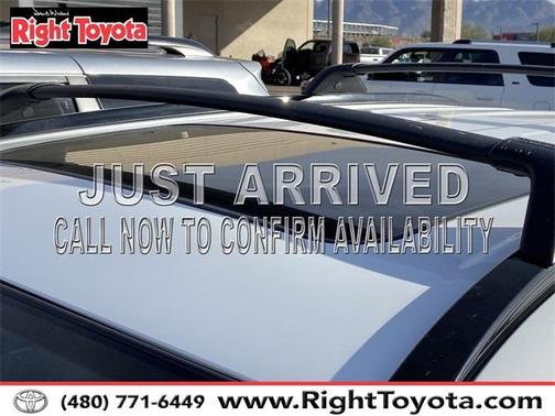 Photo 5 of 10 of 2020 Toyota RAV4 XLE