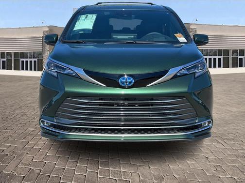 2025 Toyota Sienna Platinum 7 Passenger