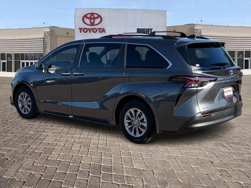 2025 Toyota Sienna XLE