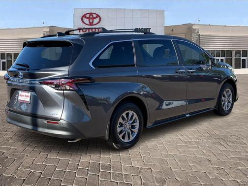 2025 Toyota Sienna XLE