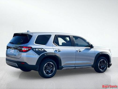 Lunar Silver Metallic 2023 Honda Pilot 2WD EX-L 8 Passenger