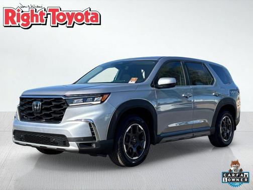 Lunar Silver Metallic 2023 Honda Pilot 2WD EX-L 8 Passenger