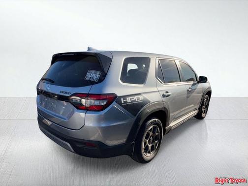 Lunar Silver Metallic 2023 Honda Pilot 2WD EX-L 8 Passenger