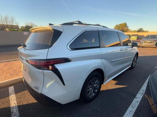2021 Toyota Sienna XLE 7 Passenger