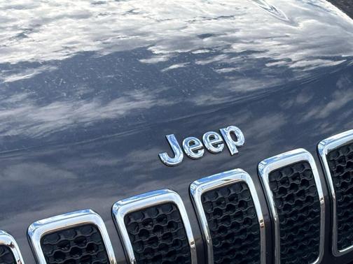 2019 Jeep Cherokee Overland