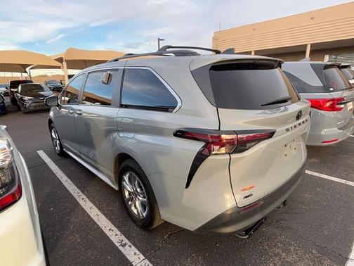 2023 Toyota Sienna Woodland Edition 7-Passenger