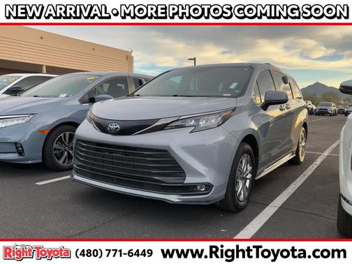 2023 Toyota Sienna Woodland Edition 7-Passenger
