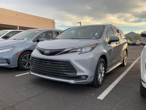 2023 Toyota Sienna Woodland Edition 7-Passenger