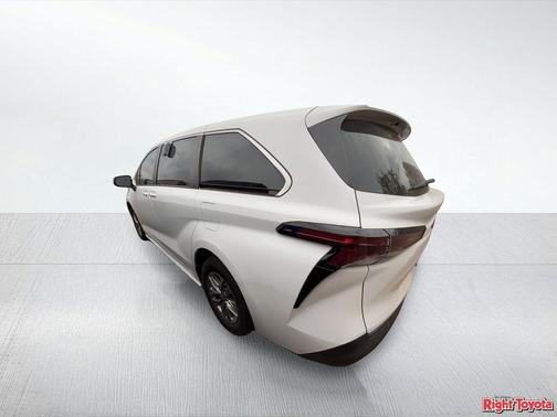 2024 Toyota Sienna LE