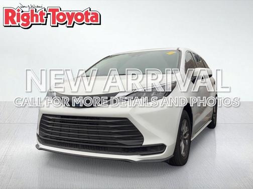 2024 Toyota Sienna LE