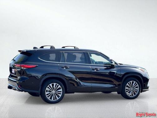Midnight Black Metallic 2021 Toyota Highlander Hybrid Platinum