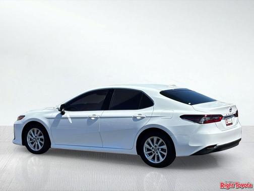 Ice 2023 Toyota Camry LE