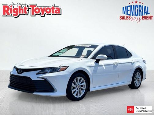 Ice 2023 Toyota Camry LE