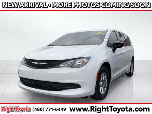 2025 Chrysler Voyager LX